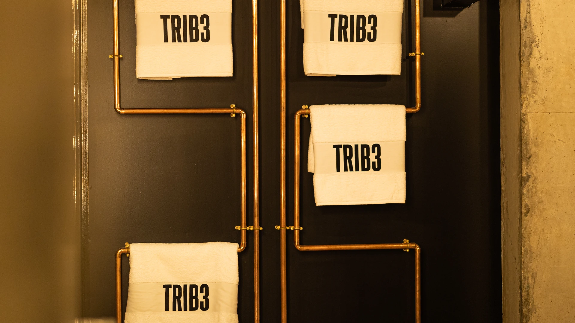 TRIB3 Coll down towels in display at the changing room